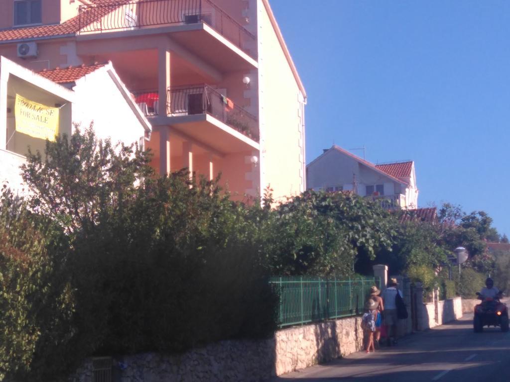 Rooms & Studio Villa Tatjana Supetar Dış mekan fotoğraf