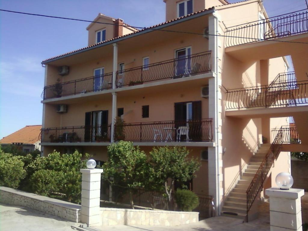 Rooms & Studio Villa Tatjana Supetar Dış mekan fotoğraf